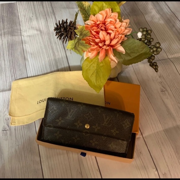 🤎💯 %AUTHENTIC LUZ VUITTON MONOGRAM SARAH WALLET crossbody 🤎🧡 - Picture 5 of 17